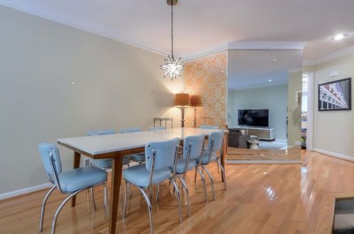 405 Bainbridge Dr, Atlanta GA  30327-4272 exterior