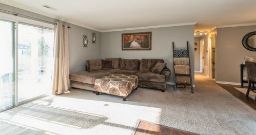 963 Golf Course Rd, Bull Valley, IL 60014-8331