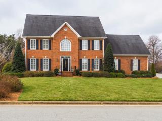 200 Winrow Dr, Jamestown, NC 27282-8433