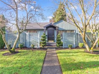 6825 42 Ave, Seattle WA  98118-3214 exterior
