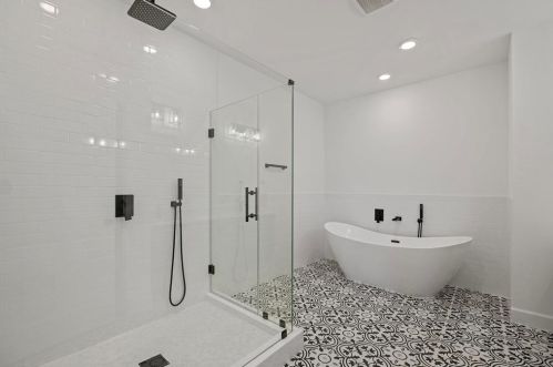 614 Longhorn Trl, Angleton TX 77515-9623 exterior