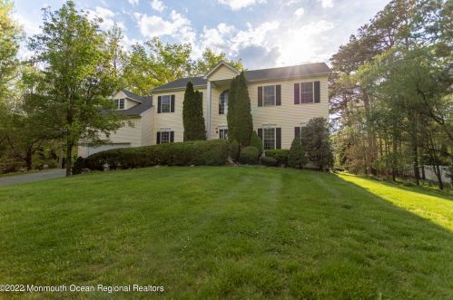 4 Canterbury Ct, Jackson Twp, NJ 08527-4500