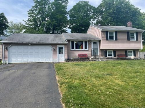 6 Ridgeland Rd, Wallingford, CT 06492-2934