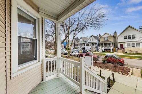 4931 Bell Ave, Chicago, IL 60625-1923