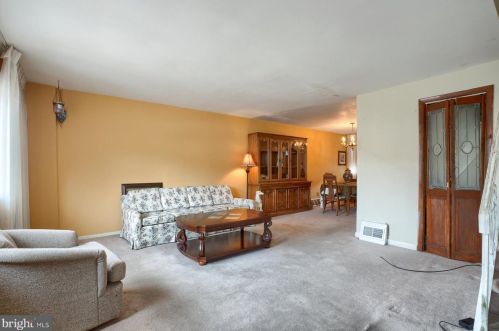 3646 Academy Rd, Philadelphia PA  19154-2040 exterior