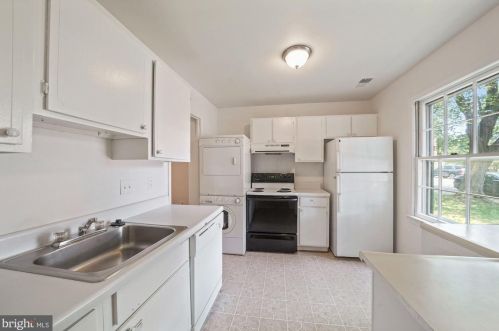 315 Rock Spring Dr, Leesburg, VA 20175-2616