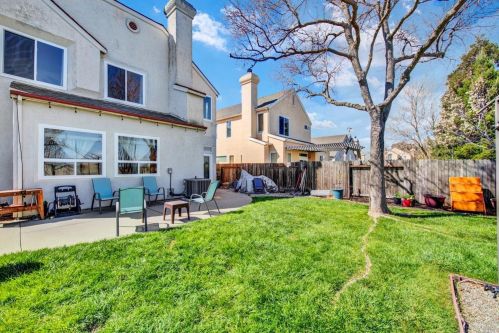 831 Chateau Cir, Vacaville CA  95687-7432 exterior