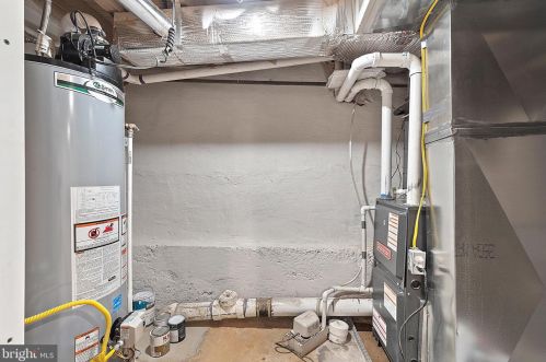 609 61 St, Philadelphia PA 19142-3402 exterior