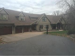 9470 Foxford Rd, Chanhassen, MN 55317-8686