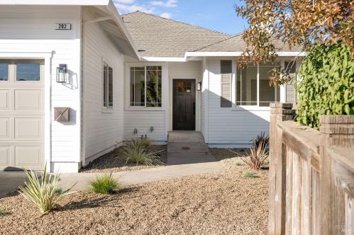 202 Fulton Pl, Windsor, CA 95492-9444