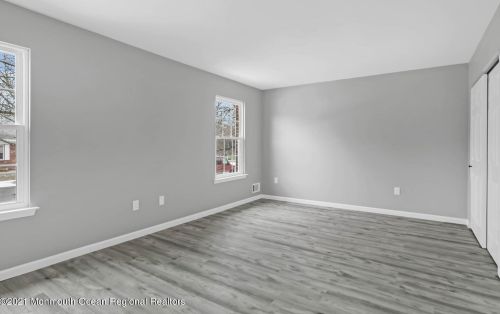 52 Redwood Dr, Tinton Falls NJ 07712-8702 exterior