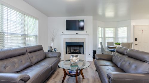 2435 Sheehan Dr, Naperville, IL 60564-4832
