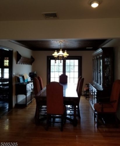 8 Barbara St, Parsippany, NJ 07054-2903
