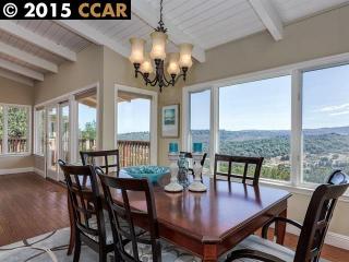 1105 Via Roble, Lafayette, CA 94549-2926