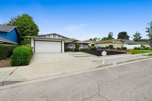 65 Pinewood Ave, Calabasas, CA 91377-1223