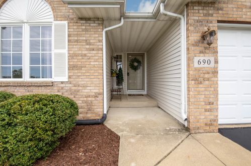 690 Charlemont Ln, The Ledges, IL 61073-6331