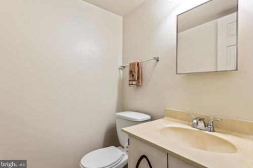 9620 Hillock Ct, Springfield VA  22015-3115 exterior