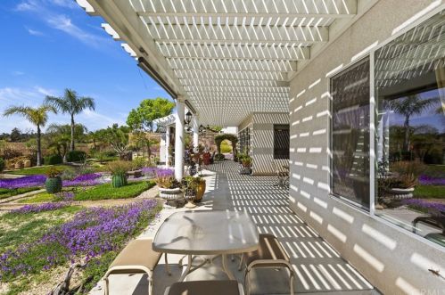 7565 Sun Blossom Ct, Riverside CA  92508-6627 exterior