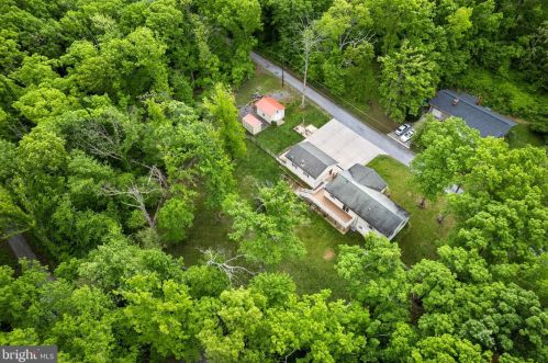 53 Bob White Dr, Harpers Ferry WV  25425-5810 exterior