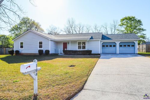 206 Wake Forest Dr, Warner Robins, GA 31093-1031