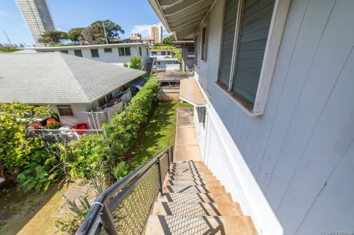 2969 Varsity Cir, Honolulu HI  96826-1745 exterior