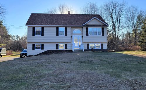 28 Rebecca Dr, Augusta, ME 04330-1952