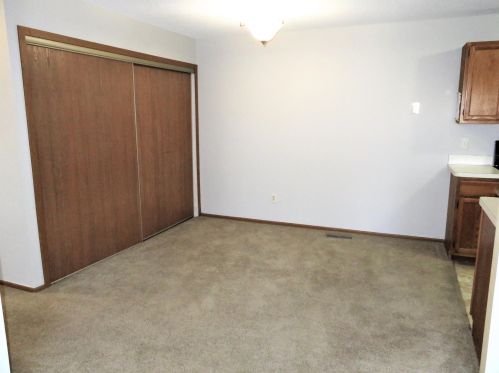 5978 Fernwood St, Saint Paul MN  55126-8462 exterior
