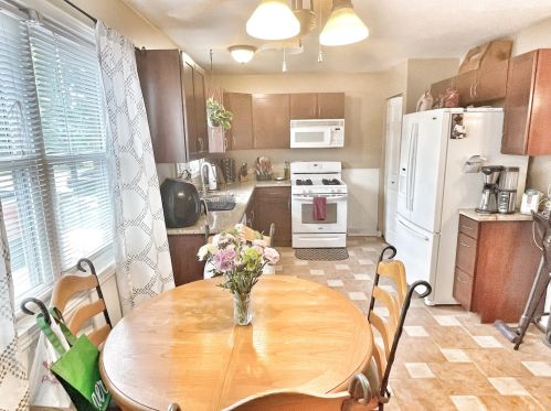 4209 Barry Ln, Oak Forest, IL 60452-4303