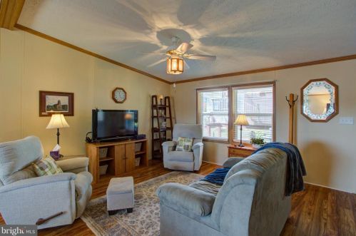 204 Clearfield Ct, Lancaster, PA 17603-2113