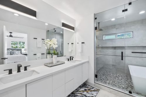 3033 Manoa Rd, Honolulu HI  96822-1503 exterior