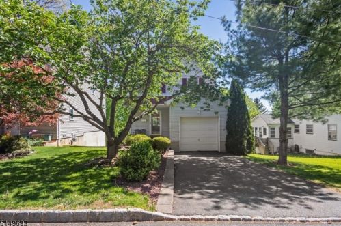 40 Jordan Ter, Dover, NJ 07801-4929