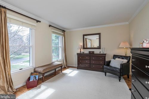 1 Tomlyn Dr, Princeton NJ  08540-4316 exterior