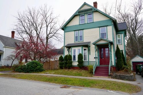 50 Grove St, Somersworth, NH 03878-2637