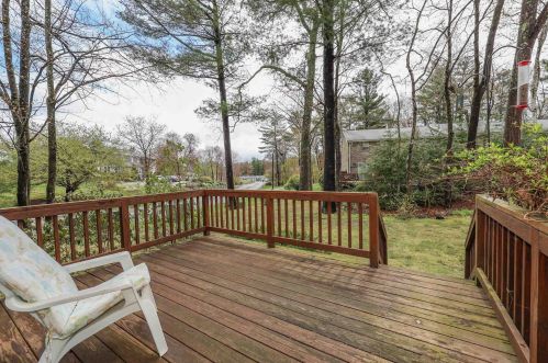 184 Fieldstone Dr, Londonderry, NH 03053-2711