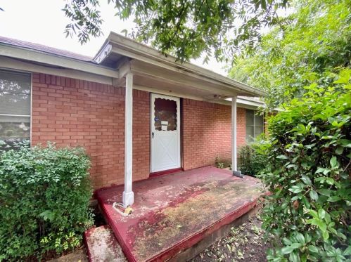 6305 Berkman Dr, Austin, TX 78723-1904