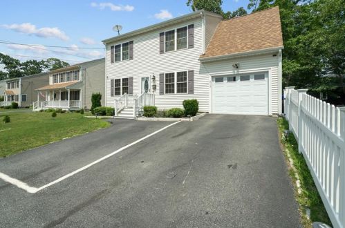213 High Service Ave, Providence, RI 02904-5135