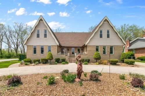 9930 Redbud Rd, Hammond, IN 46321-4214