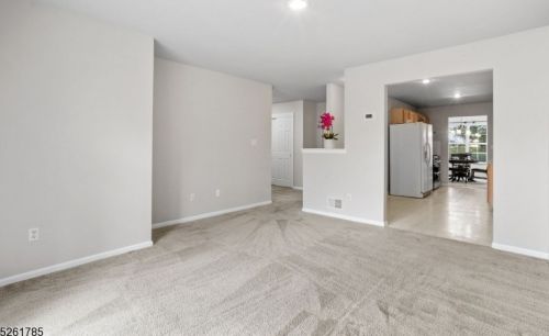 27 Grant Way, Princeton NJ  08540-1667 exterior