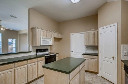 6944 Lomo Alto Dr, Fort Worth TX  76132-3560 exterior