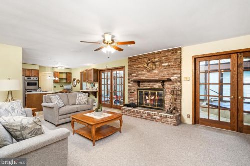 4 Frst Ln, Trenton NJ 08628-1604 exterior