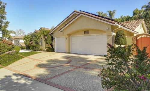 1911 Goodwin Dr, Vista CA  92084-2590 exterior