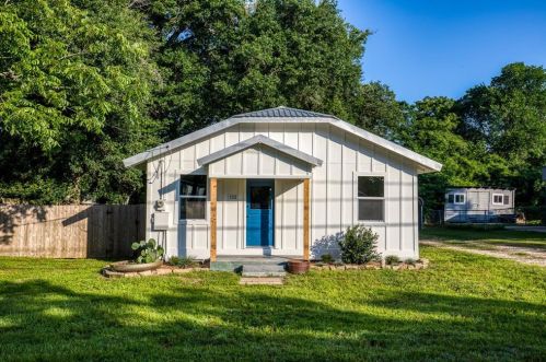 122 Granville St, Bellvue, TX 77418-1410