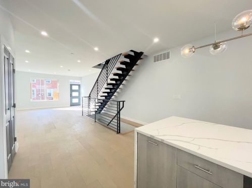 1439 4th St, Philadelphia PA  19147-5918 exterior