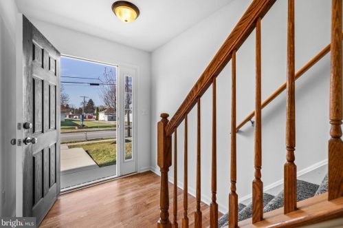 43 Breezewood Dr, Hanover PA  17331-9585 exterior