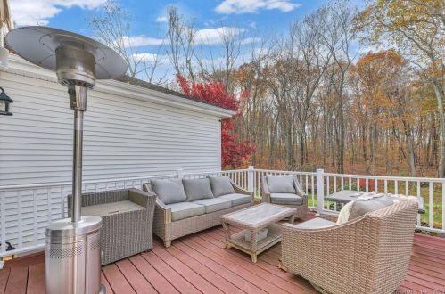 42 Vintage Ln, Wapping CT  06074-1616 exterior