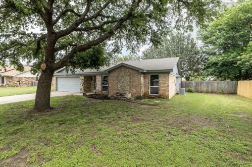 5612 Stone Dr, Fort Worth TX  76180-6436 exterior