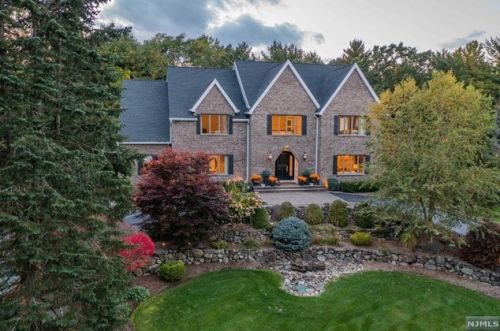 17 Corn Mill Ct, Upper Saddle River, NJ 07458-1232