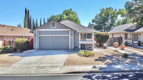 207 Aaron Cir, Vacaville, CA 95687-6908