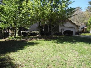 9790 Lake Forest Way, Roswell, GA 30076-2555