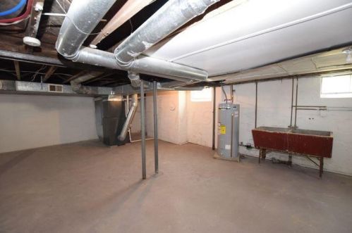 252 Circle Dr, Springfield OH  45503-3300 exterior